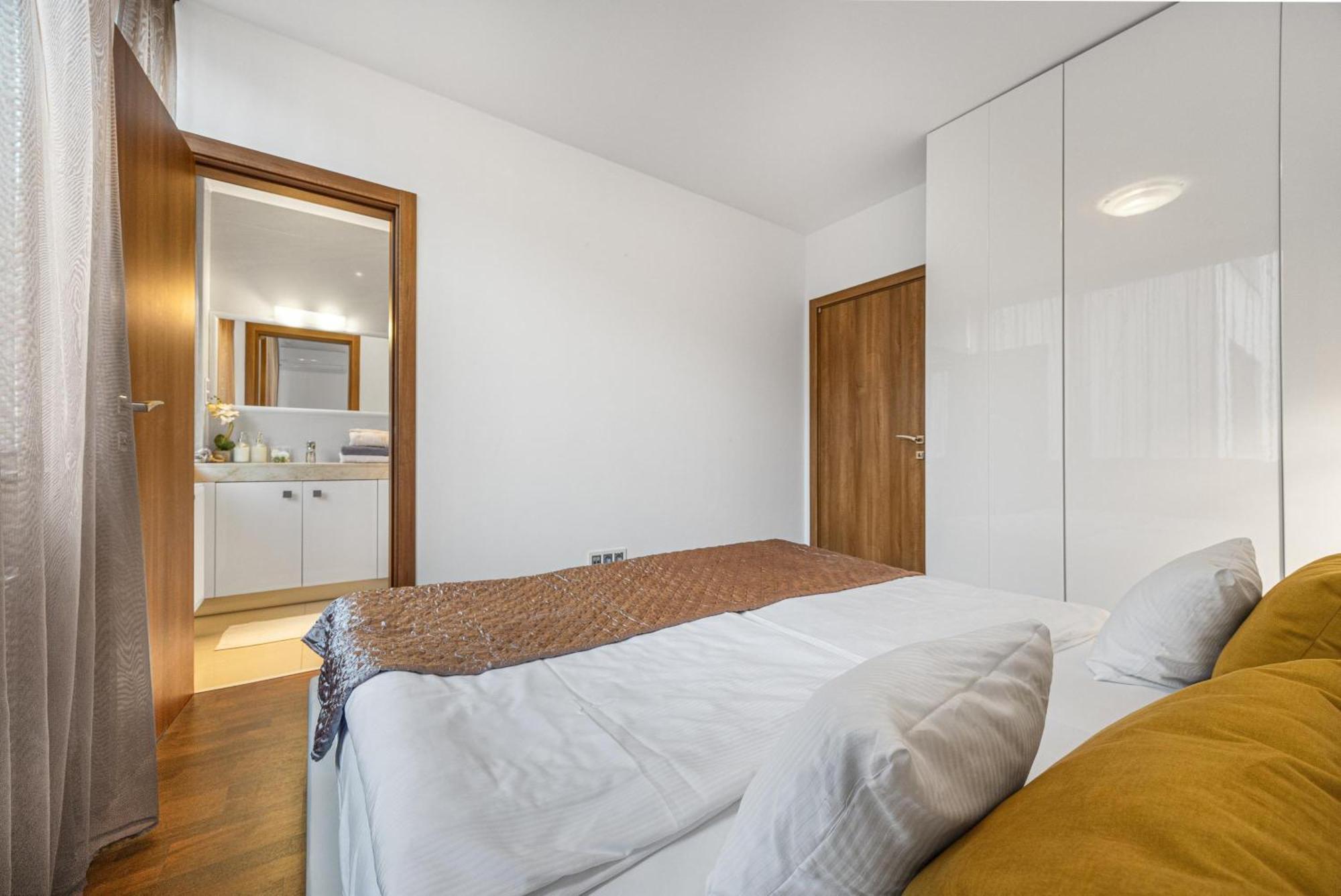 Revon Business Apartment 48 Dunajska Bratislava Ngoại thất bức ảnh